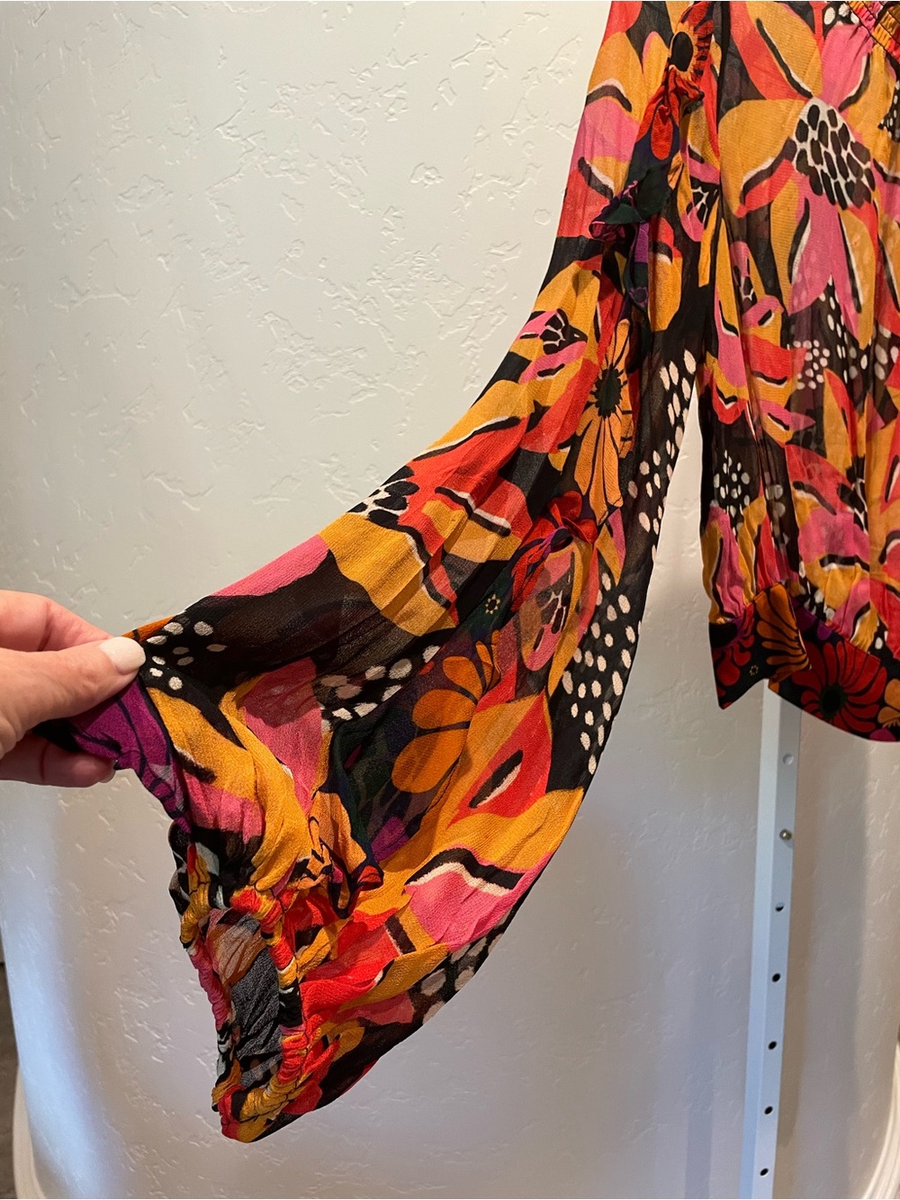 FARM Rio Sheer Ruffled Blouse | Orange Motif - Picture 11 of 12